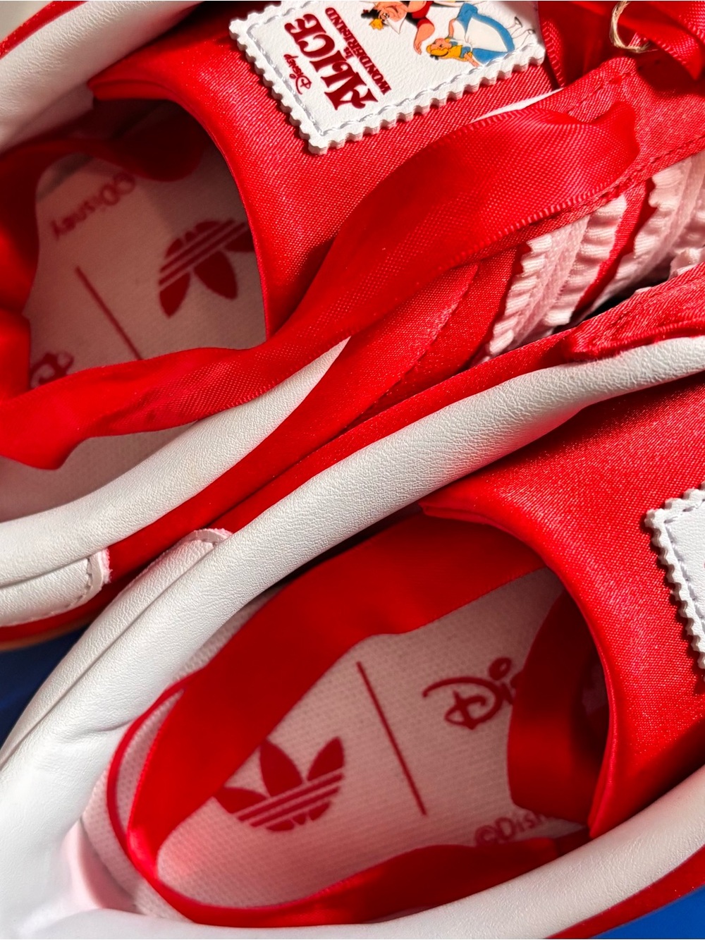 ✨ Disney x Adidas Alice in Wonderland Red Satin Sneakers Sz 7 ✨ - Picture 10 of 11